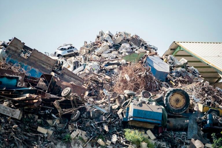 محوطه گردآوری و بازیافت ضایعات فلزی
